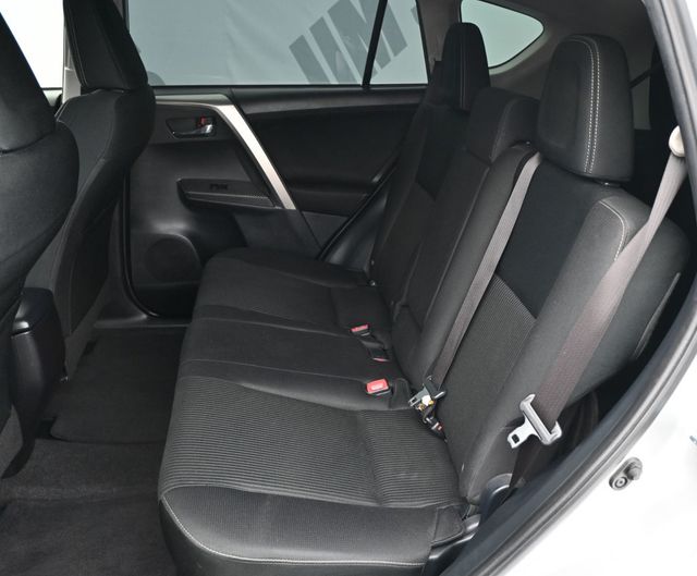 2015 Toyota RAV4 FWD 4dr XLE - 23043345 - 15