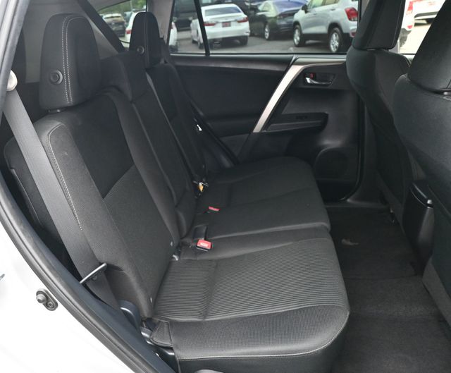 2015 Toyota RAV4 FWD 4dr XLE - 23043345 - 17