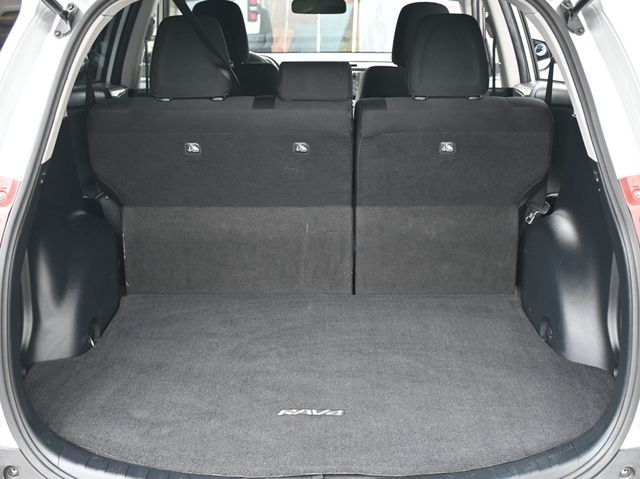 2015 Toyota RAV4 FWD 4dr XLE - 23043345 - 18
