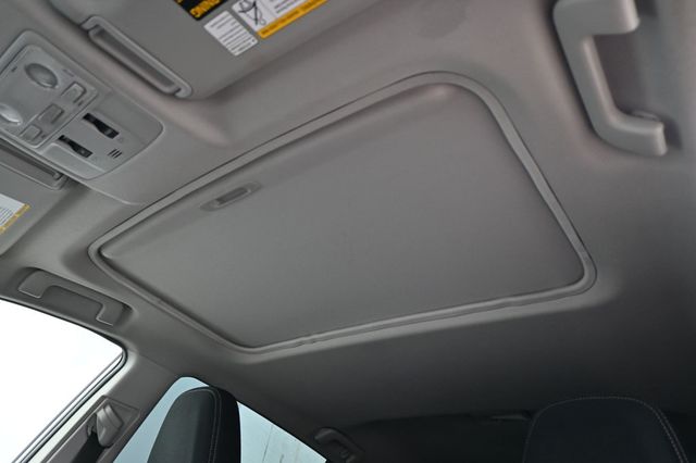 2015 Toyota RAV4 FWD 4dr XLE - 23043345 - 19