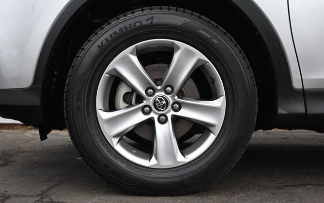 2015 Toyota RAV4 FWD 4dr XLE - 23043345 - 6