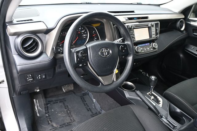 2015 Toyota RAV4 FWD 4dr XLE - 23043345 - 7