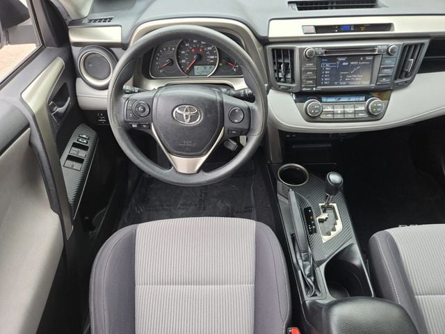 2015 Toyota RAV4 FWD 4dr XLE - 22915571 - 9