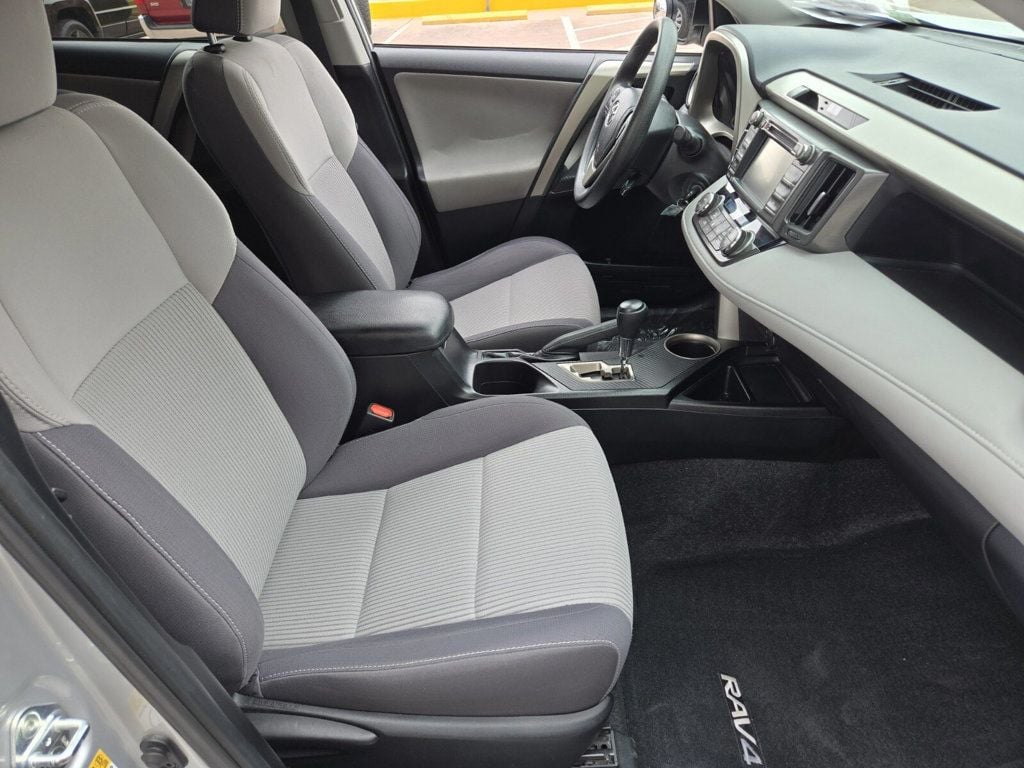 2015 Toyota RAV4 FWD 4dr XLE - 22915571 - 12