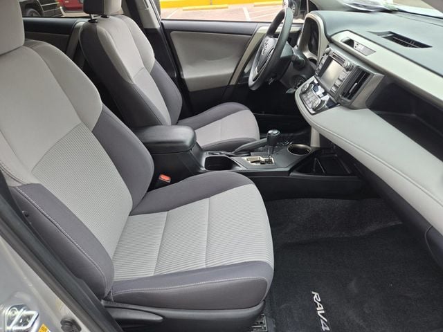 2015 Toyota RAV4 FWD 4dr XLE - 22915571 - 12
