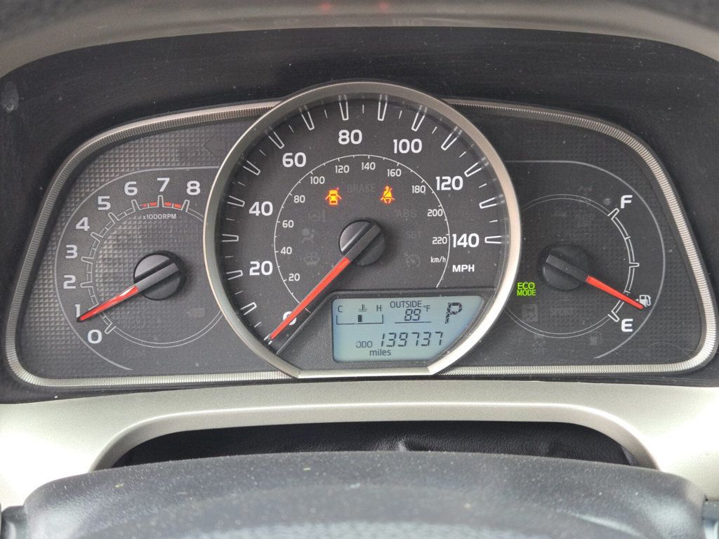 2015 Toyota RAV4 FWD 4dr XLE - 22915571 - 16