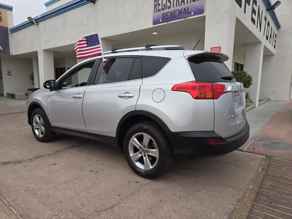 2015 Toyota RAV4 FWD 4dr XLE - 22915571 - 2