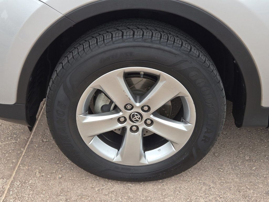 2015 Toyota RAV4 FWD 4dr XLE - 22915571 - 5
