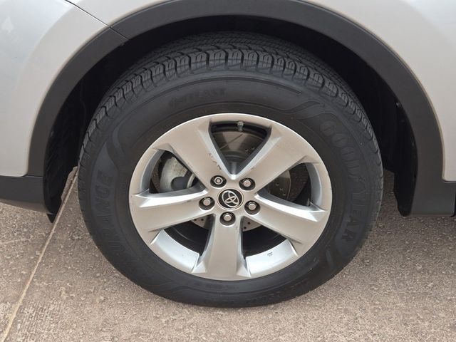 2015 Toyota RAV4 FWD 4dr XLE - 22915571 - 5