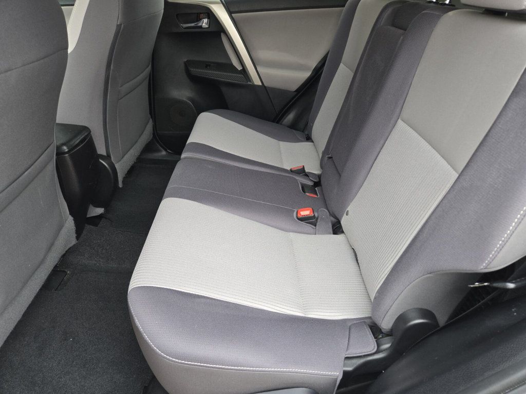 2015 Toyota RAV4 FWD 4dr XLE - 22915571 - 8