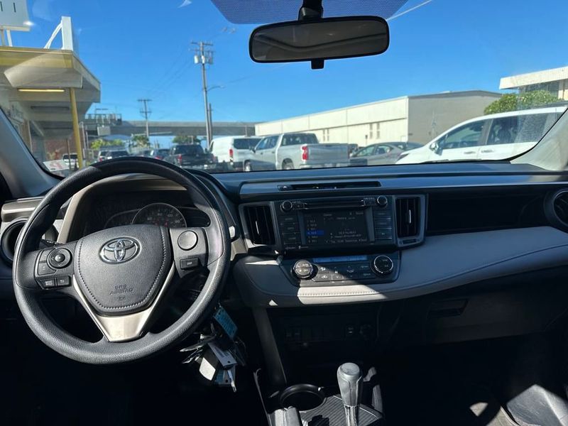 2015 Toyota RAV4 XLE photo 11