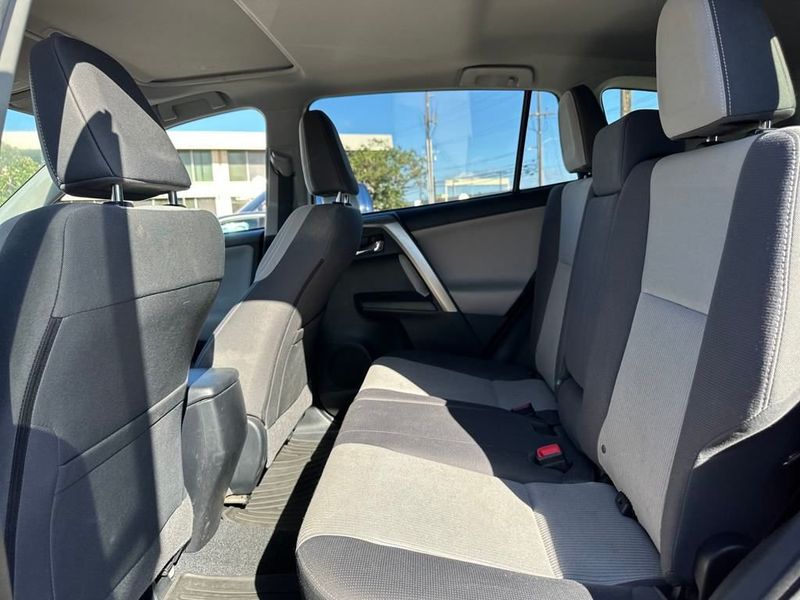 2015 Toyota RAV4 XLE photo 12