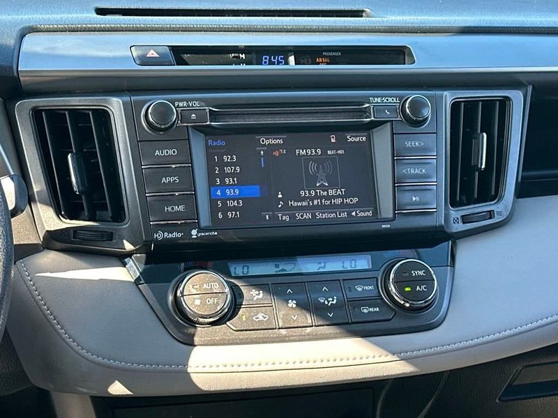 2015 Toyota RAV4 XLE photo 13