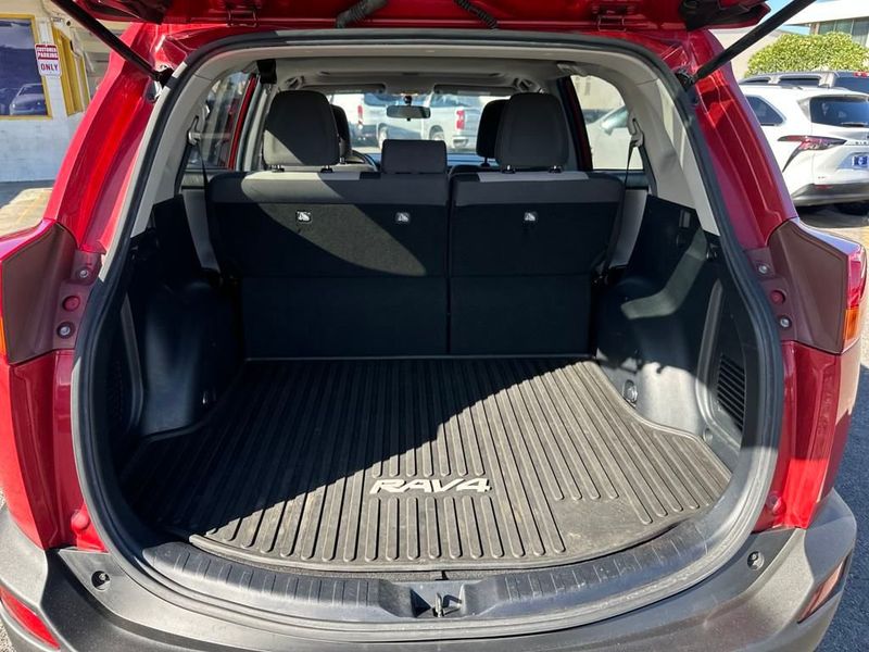 2015 Toyota RAV4 XLE photo 18