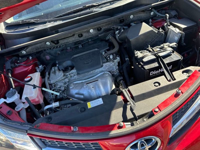 2015 Toyota RAV4 XLE photo 19