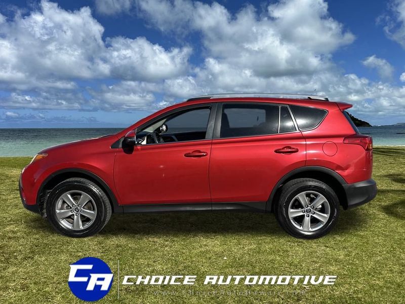 2015 Toyota RAV4 XLE photo 3