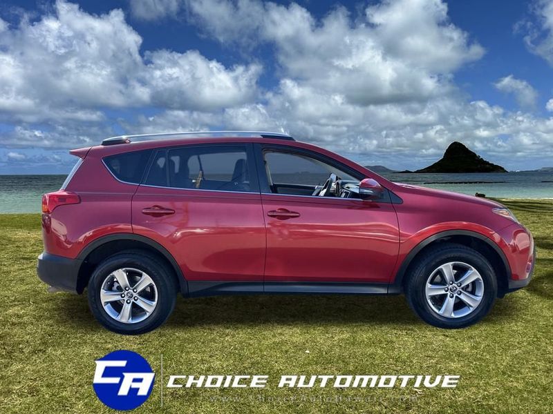 2015 Toyota RAV4 XLE photo 7