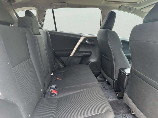 2015 Toyota RAV4 FWD 4dr XLE - 23030349 - 13