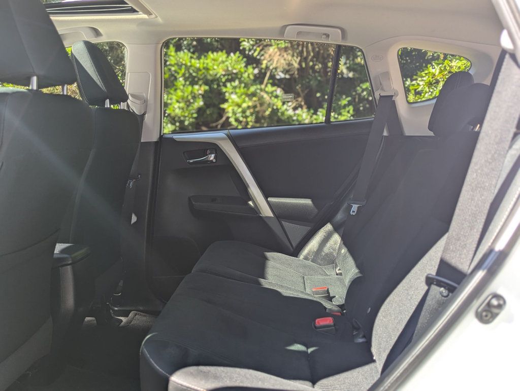 2015 Toyota RAV4 XLE photo 11