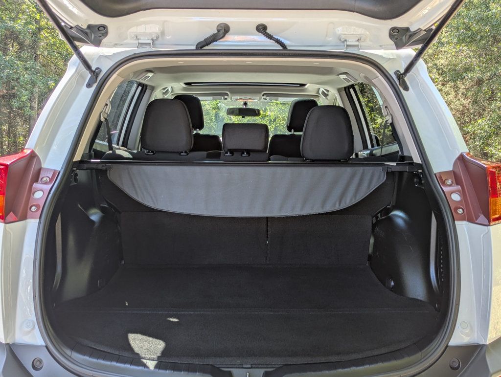 2015 Toyota RAV4 XLE photo 12