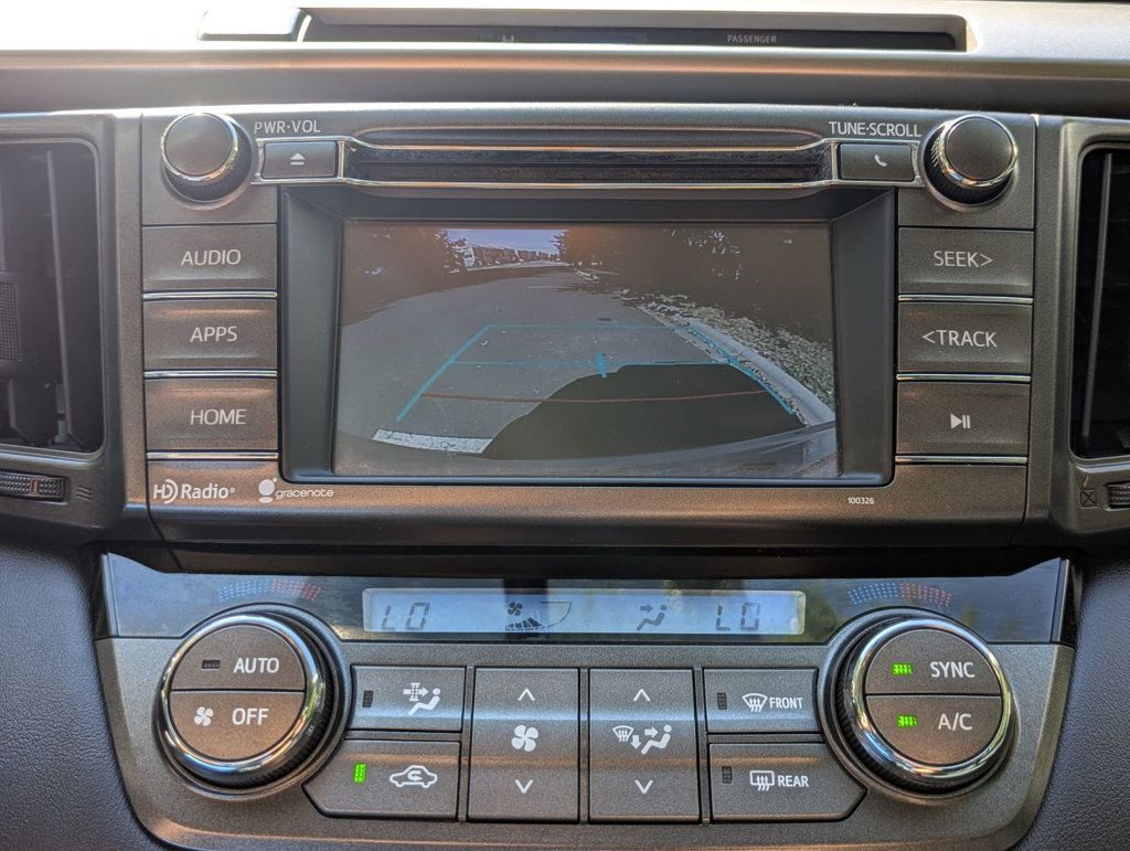 2015 Toyota RAV4 XLE photo 17