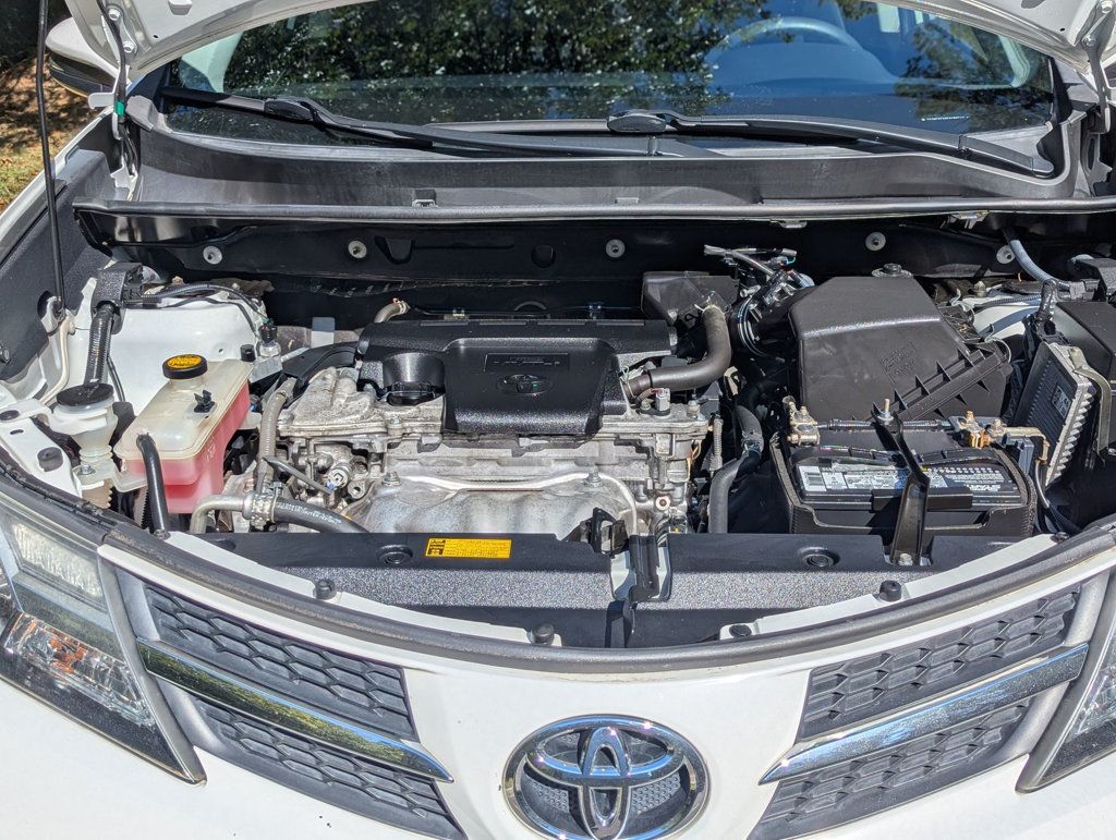 2015 Toyota RAV4 XLE photo 18