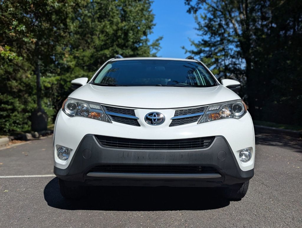 2015 Toyota RAV4 XLE photo 3