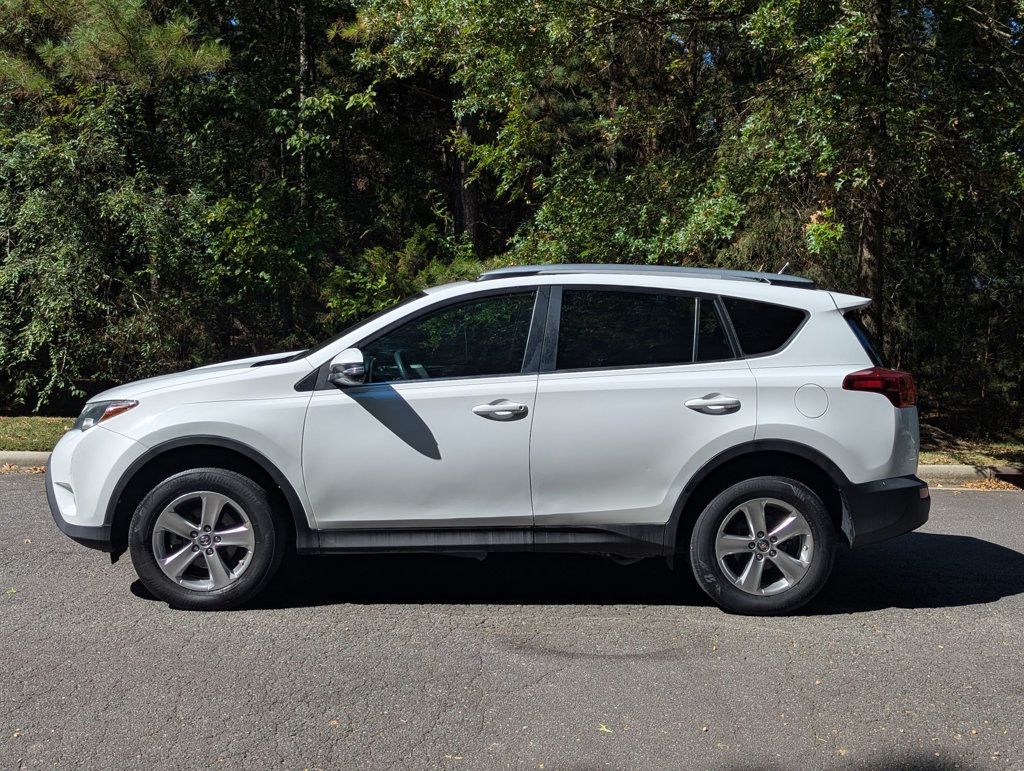 2015 Toyota RAV4 XLE photo 4