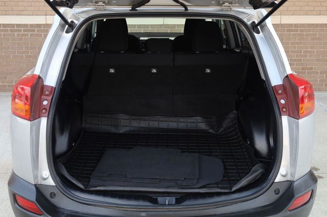 2015 Toyota RAV4 LE - 23059515 - 9