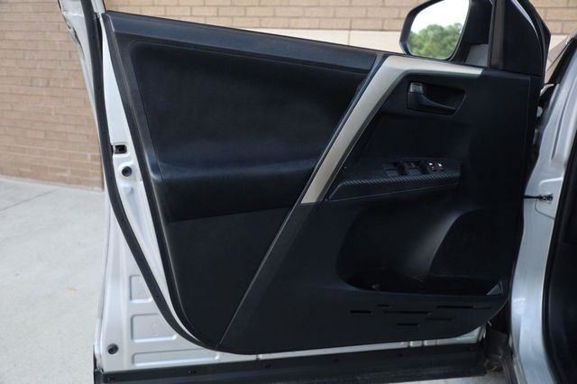 2015 Toyota RAV4 LE - 23059515 - 11