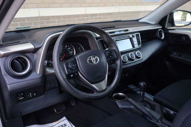 2015 Toyota RAV4 LE - 23059515 - 12