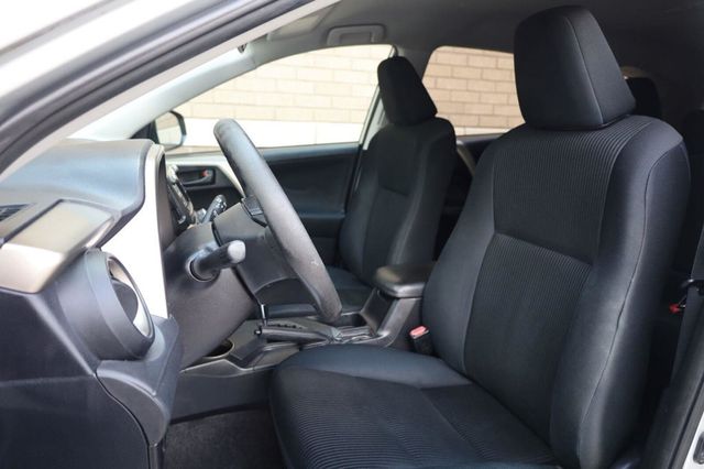 2015 Toyota RAV4 LE - 23059515 - 14
