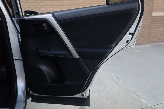 2015 Toyota RAV4 LE - 23059515 - 19
