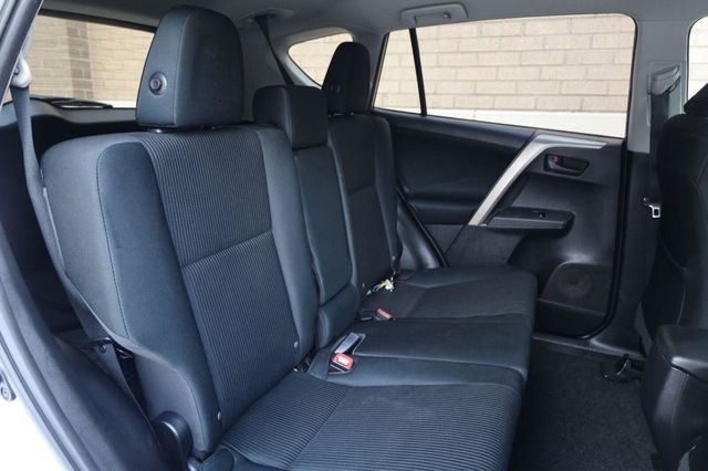 2015 Toyota RAV4 LE - 23059515 - 20