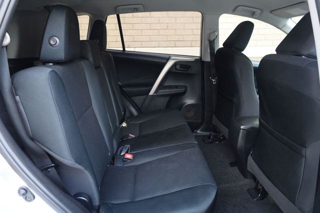 2015 Toyota RAV4 LE - 23059515 - 21