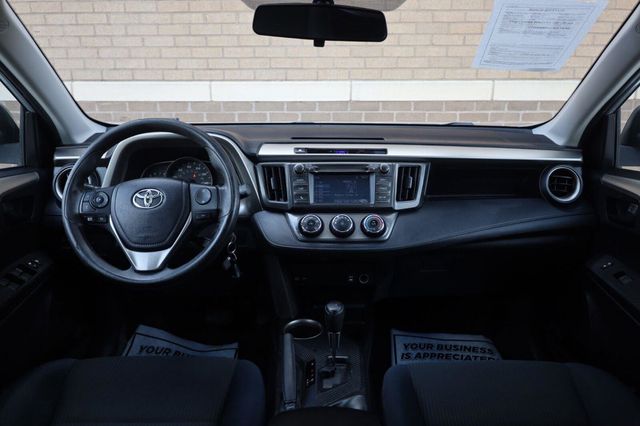 2015 Toyota RAV4 LE - 23059515 - 25