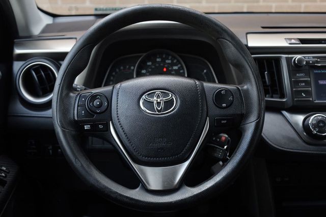 2015 Toyota RAV4 LE - 23059515 - 26