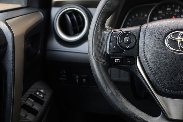 2015 Toyota RAV4 LE - 23059515 - 27