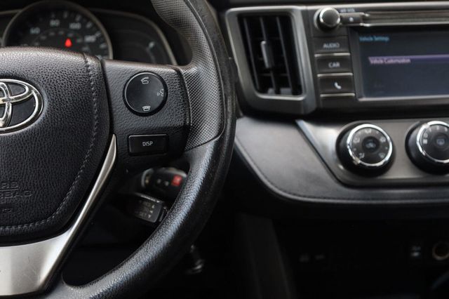 2015 Toyota RAV4 LE - 23059515 - 28