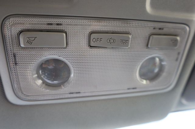 2015 Toyota RAV4 LE - 23059515 - 30