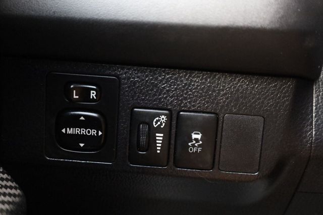 2015 Toyota RAV4 LE - 23059515 - 31