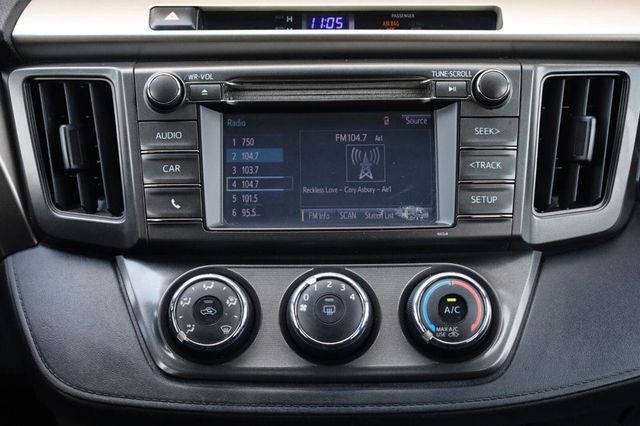 2015 Toyota RAV4 LE - 23059515 - 34