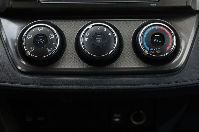 2015 Toyota RAV4 LE - 23059515 - 35