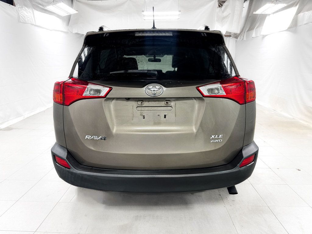 2015 Toyota RAV4 XLE AWD - 23081429 - 4