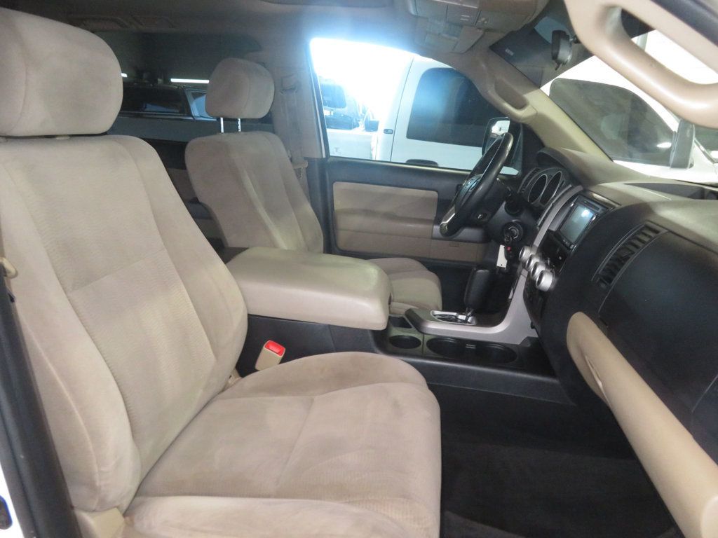 2015 Toyota Sequoia 2OWNER TOYOTA SEQUOIA 4X4 MOONROOF EXTRA CLEAN ROOF RACK  - 23059852 - 36