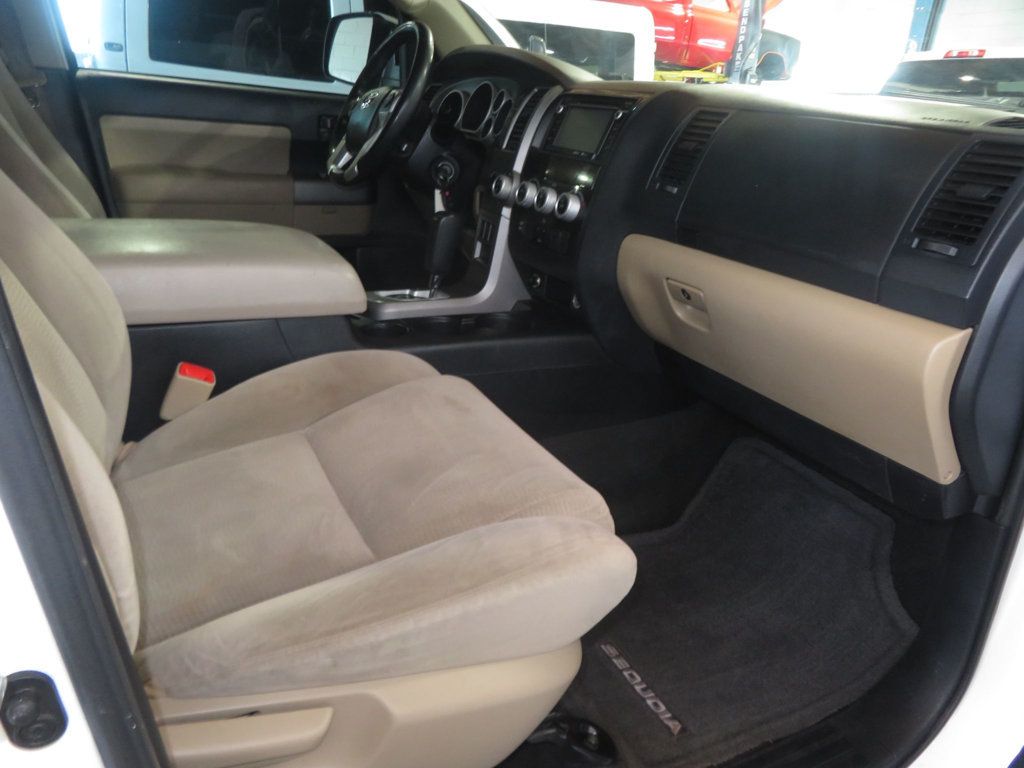 2015 Toyota Sequoia 2OWNER TOYOTA SEQUOIA 4X4 MOONROOF EXTRA CLEAN ROOF RACK  - 23059852 - 37