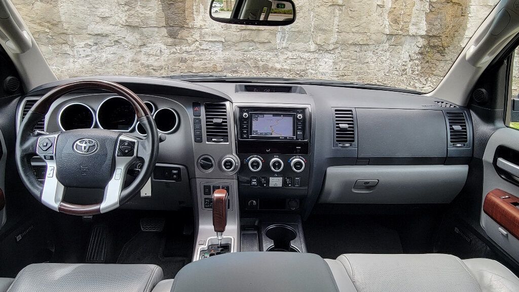 2015 Toyota Sequoia 4WD 5.7L FFV Platinum - 22393601 - 11