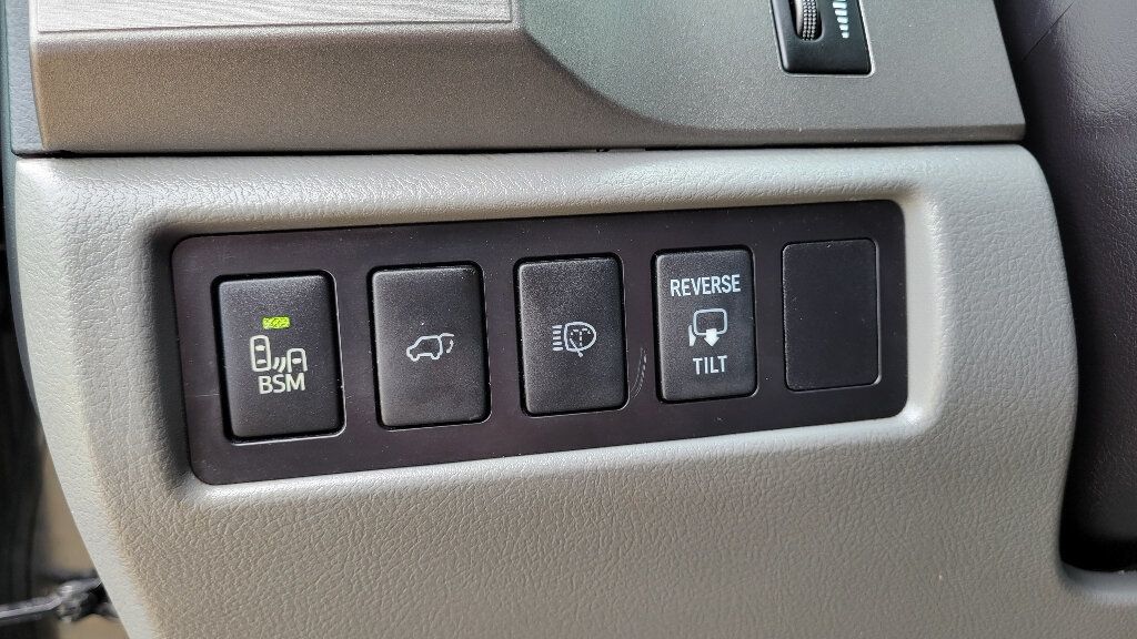 2015 Toyota Sequoia 4WD 5.7L FFV Platinum - 22393601 - 22
