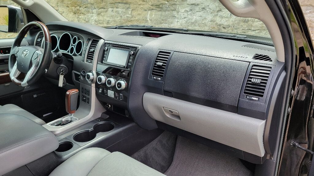 2015 Toyota Sequoia 4WD 5.7L FFV Platinum - 22393601 - 30
