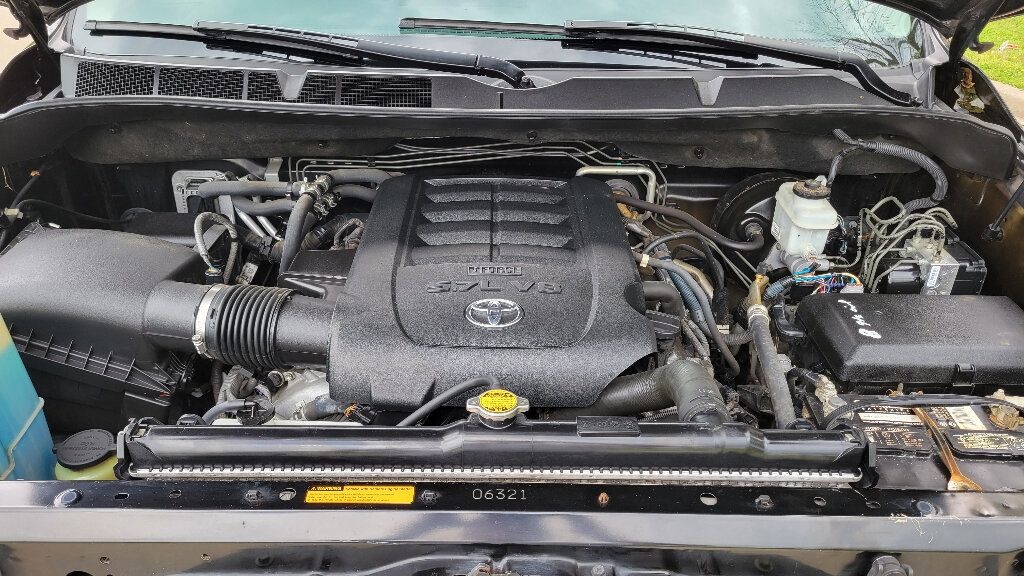 2015 Toyota Sequoia 4WD 5.7L FFV Platinum - 22393601 - 35
